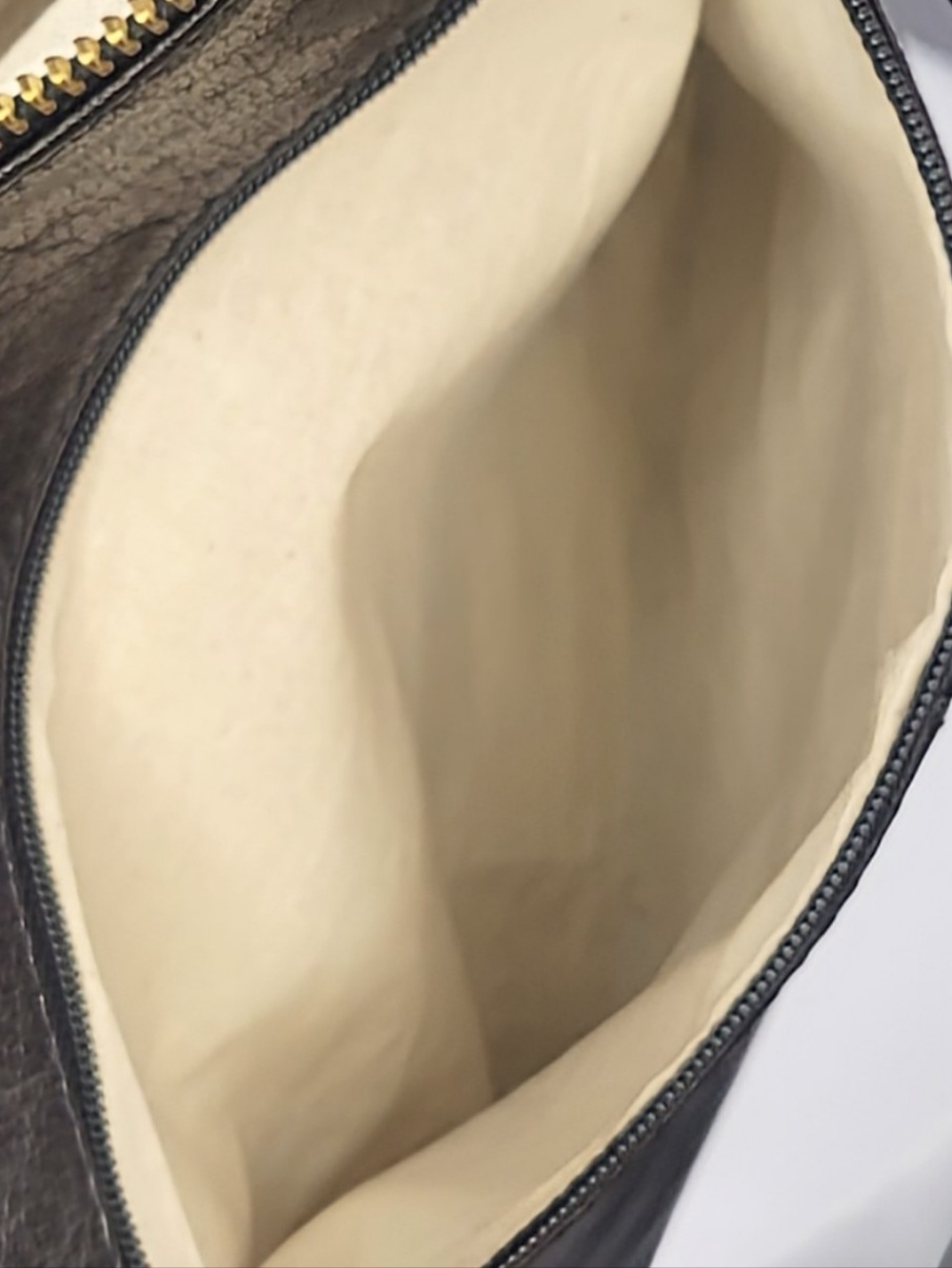 👜 Assots London Black Leather Crossbody Bag Multi Zip Pockets Classic Everyday - Picture 12 of 13
